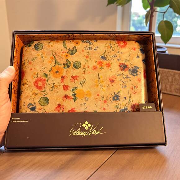 Patricia Nash Handbags - Patricia Nash Prairie Rose Leather Cassini Wristlet Pouch Clutch New in Gift Box